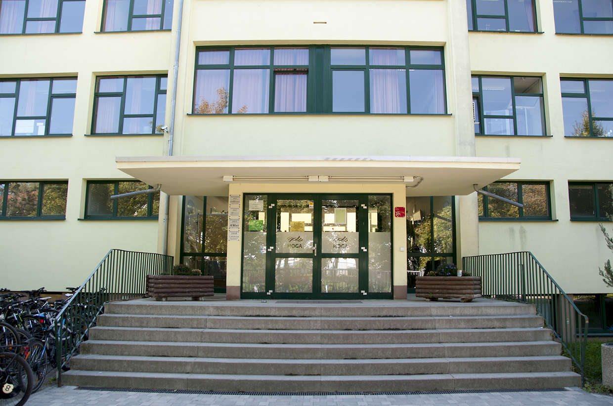 Schulhaus Zamenhofstraße - Eingang